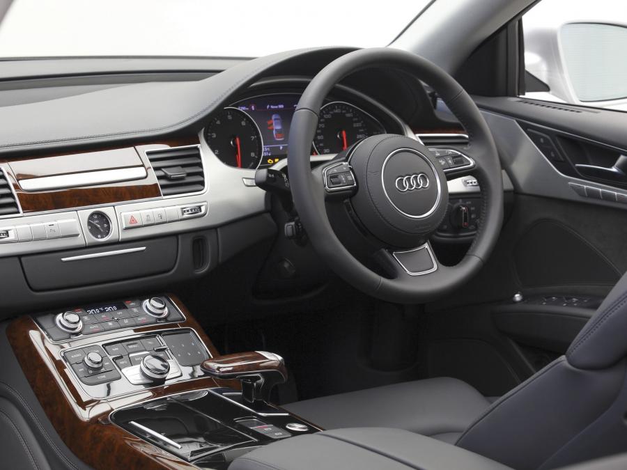 Торпедо Audi A8 4.2 FSI Quattro (D4) 2010 года  (AU) (фото 17 из 17)
